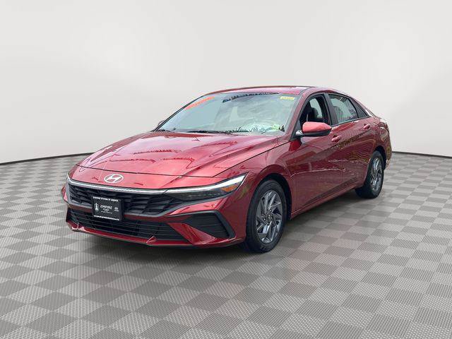 Certified 2024 Hyundai Elantra SEL FWD image 7