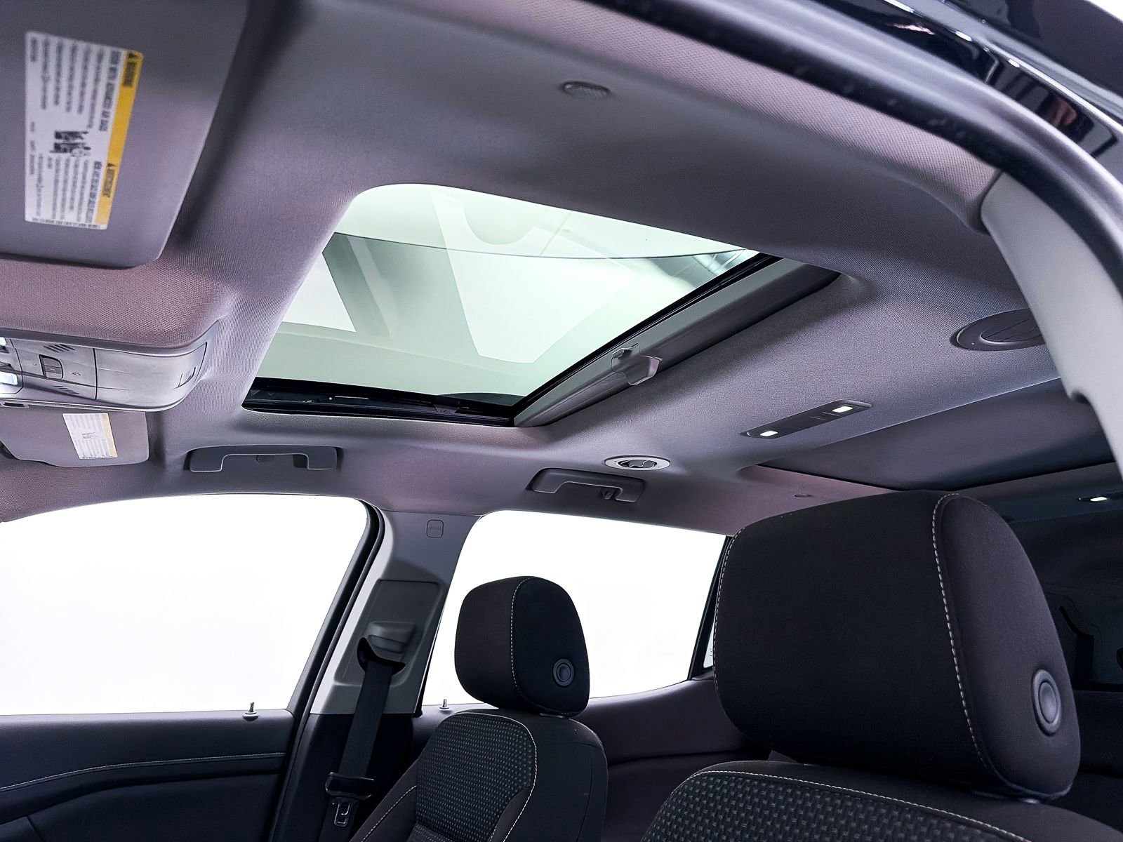 Used 2022 GMC Acadia SLE w/ Driver Convenience Package FWD image 3