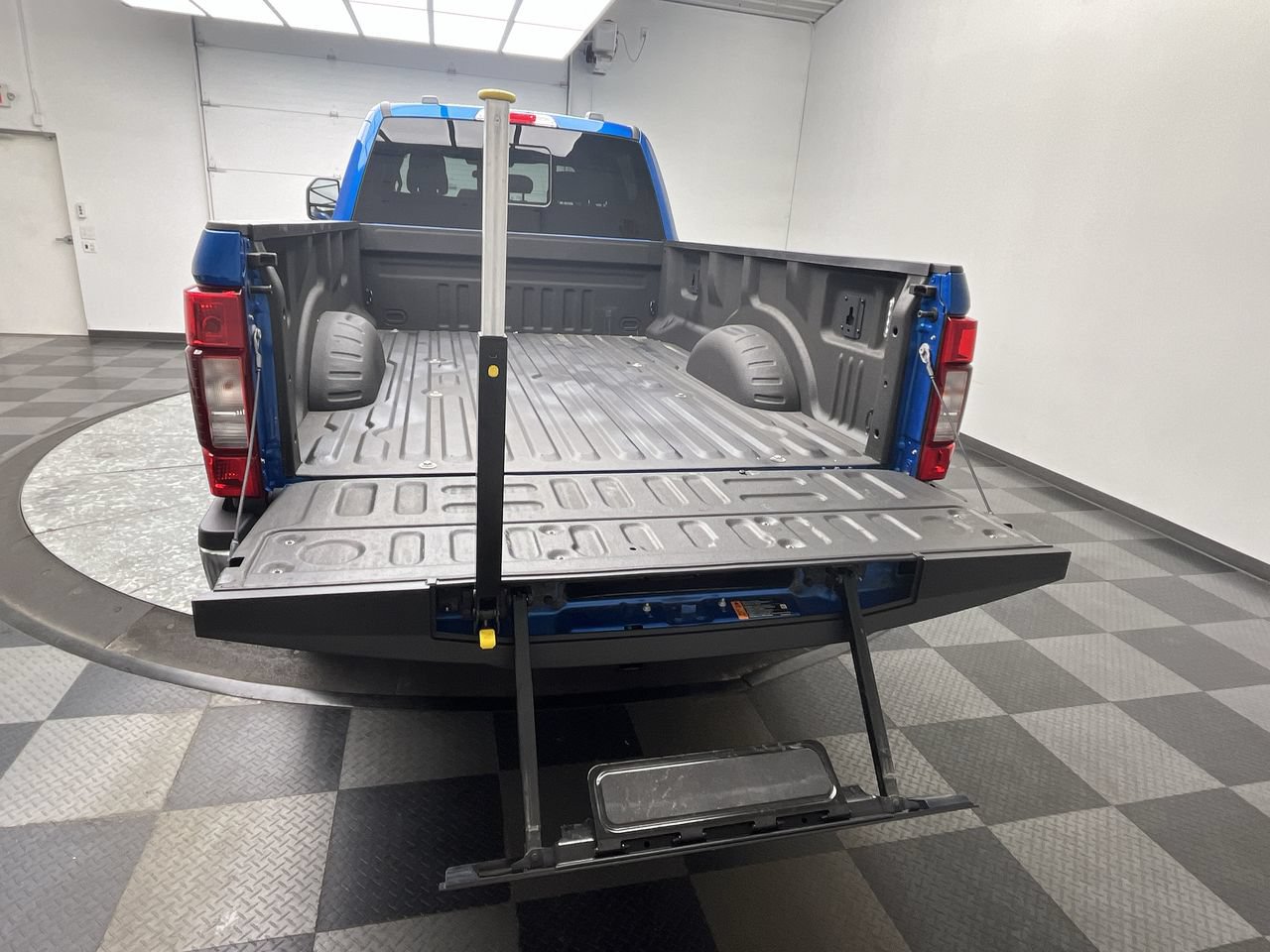 Certified 2021 Ford F250 XLT w/ XLT Premium Package AWD/4WD image 32