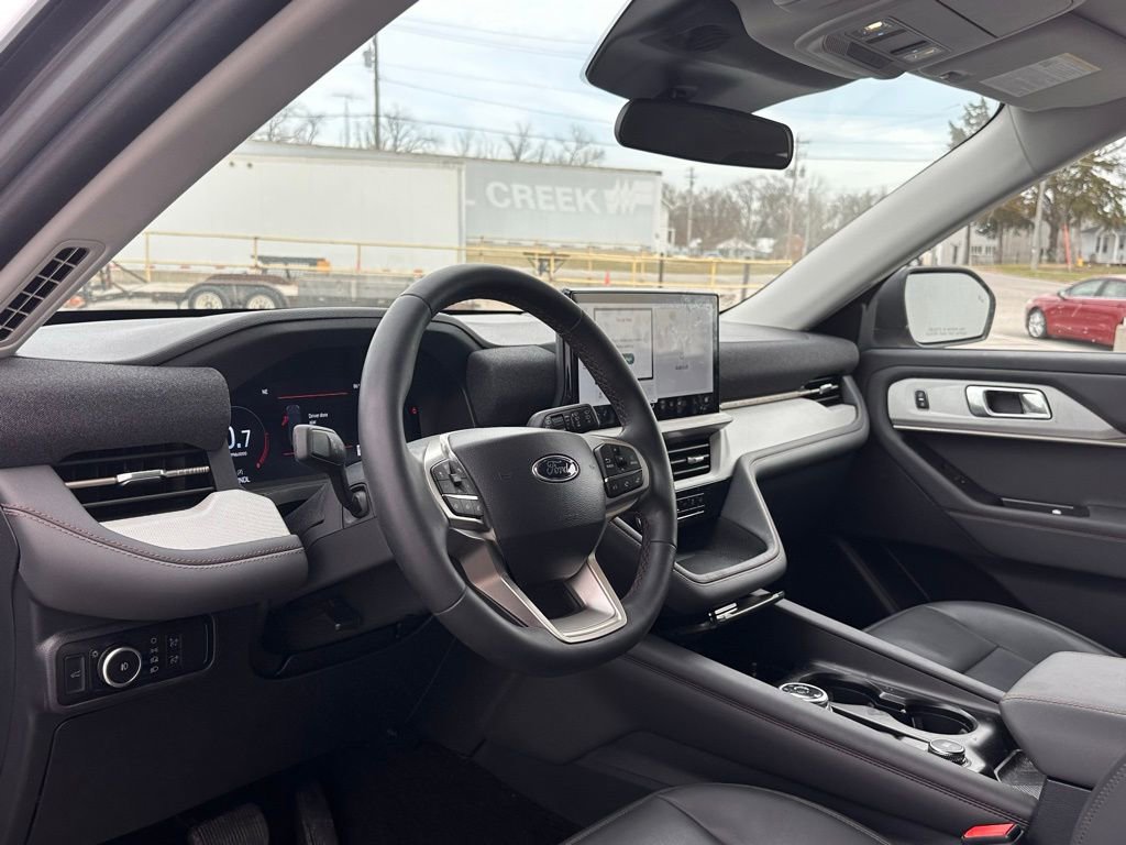 Used 2025 Ford Explorer Active w/ Active Comfort Package image 10