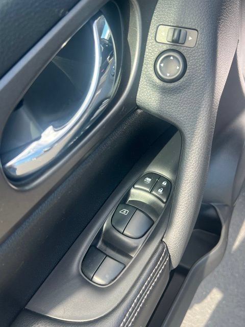 Used 2014 Nissan Rogue SV AWD/4WD image 23