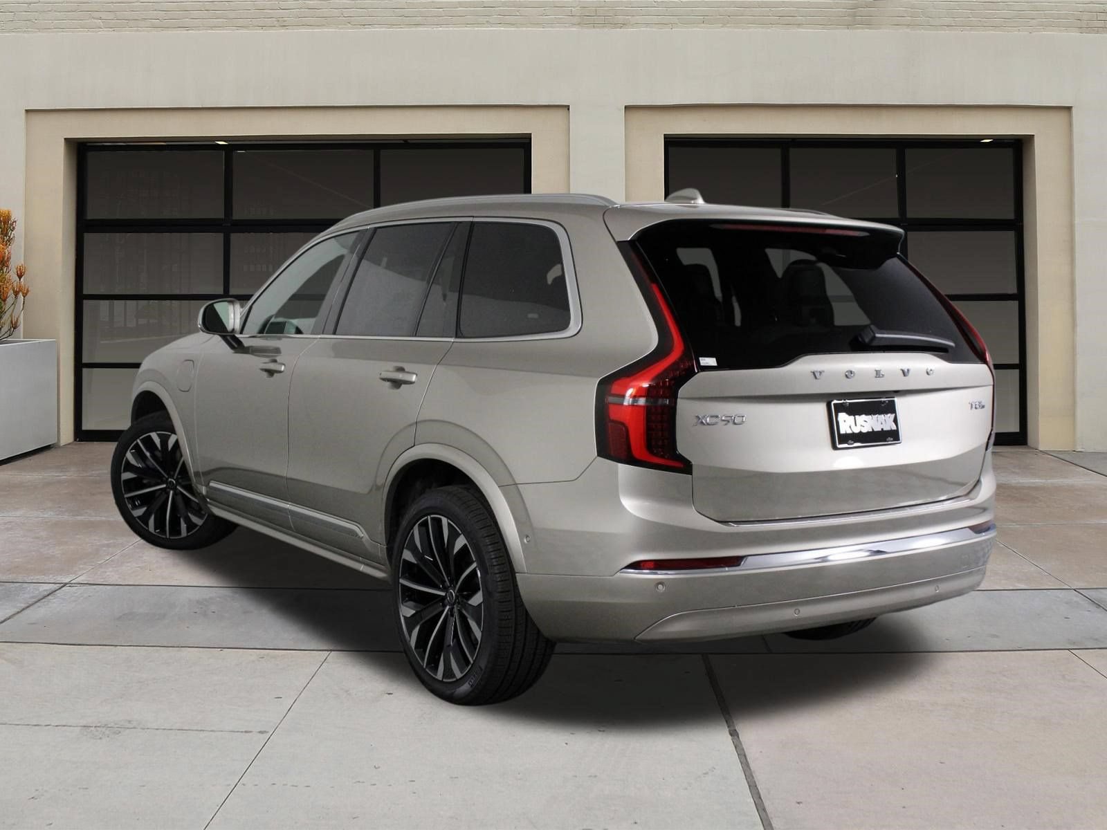New 2026 Volvo XC90 T8 Plus w/ Protection Package Premier AWD/4WD image 3