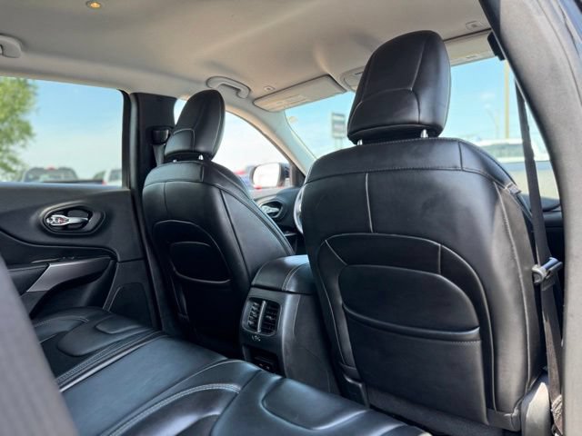 Used 2019 Jeep Cherokee Latitude Plus AWD/4WD image 16