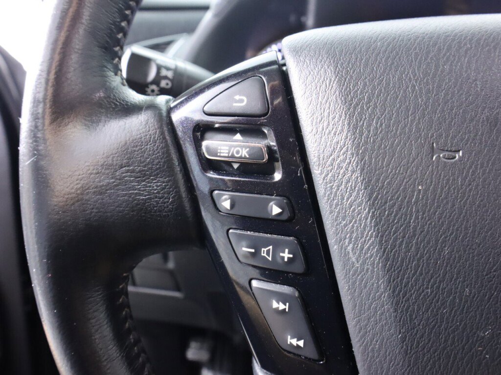 Used 2021 Nissan Armada SV image 12