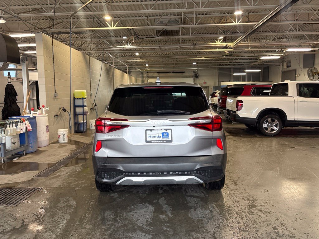 Used 2022 Kia Seltos LX AWD/4WD image 6