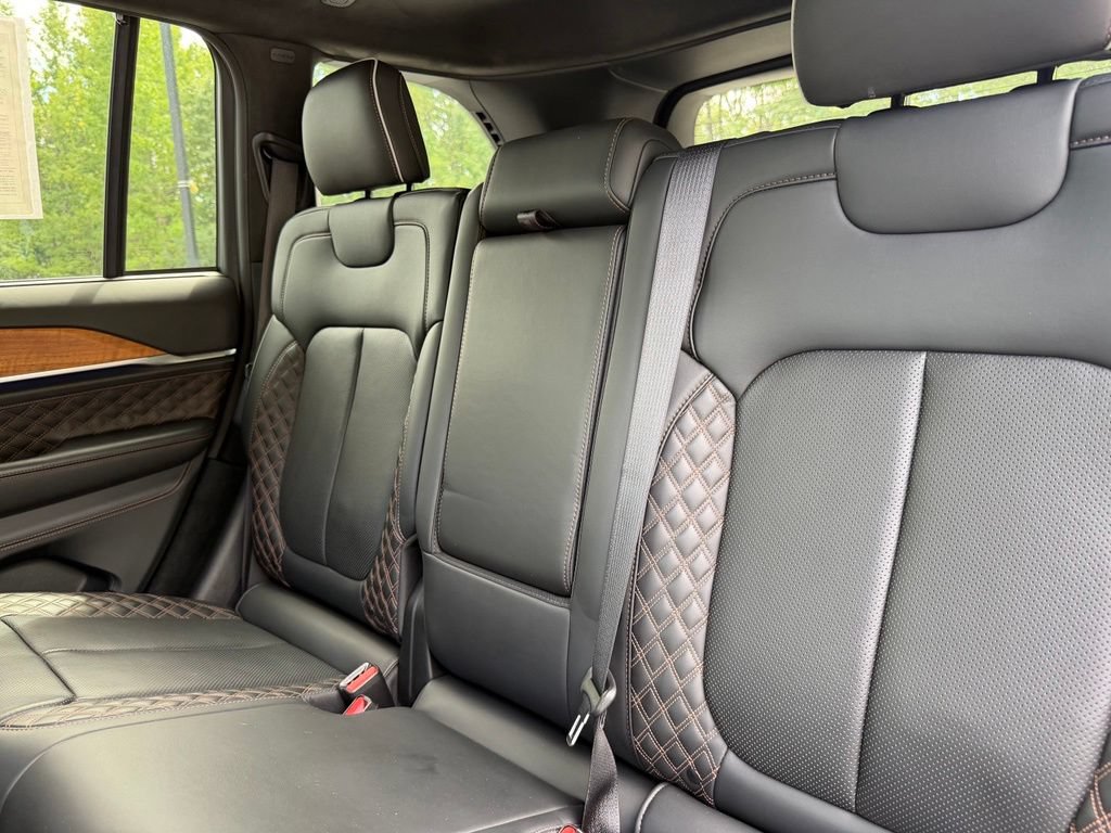 Used 2022 Jeep Grand Cherokee Summit AWD/4WD image 13