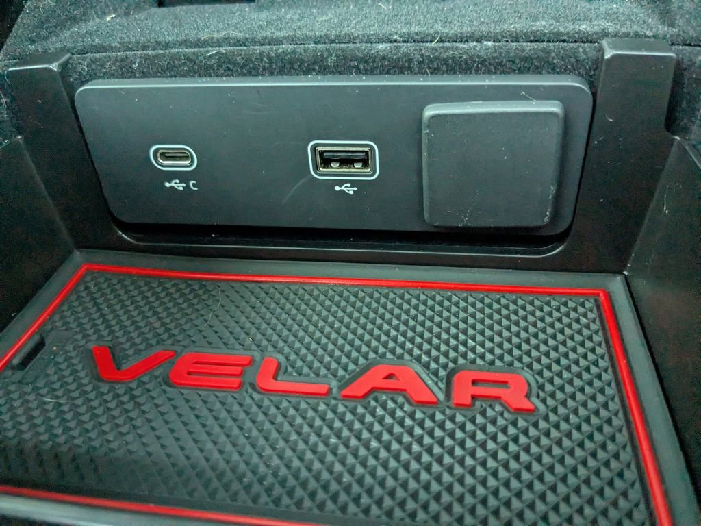 Used 2022 Land Rover Range Rover Velar R-Dynamic S image 25