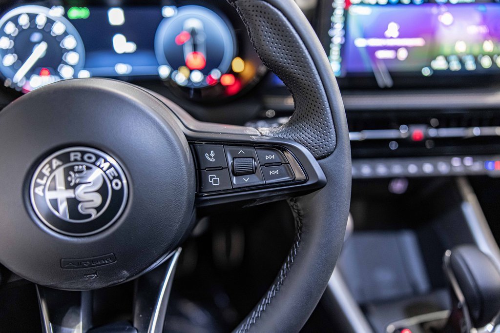New 2025 Alfa Romeo Tonale w/ Premium Package image 25