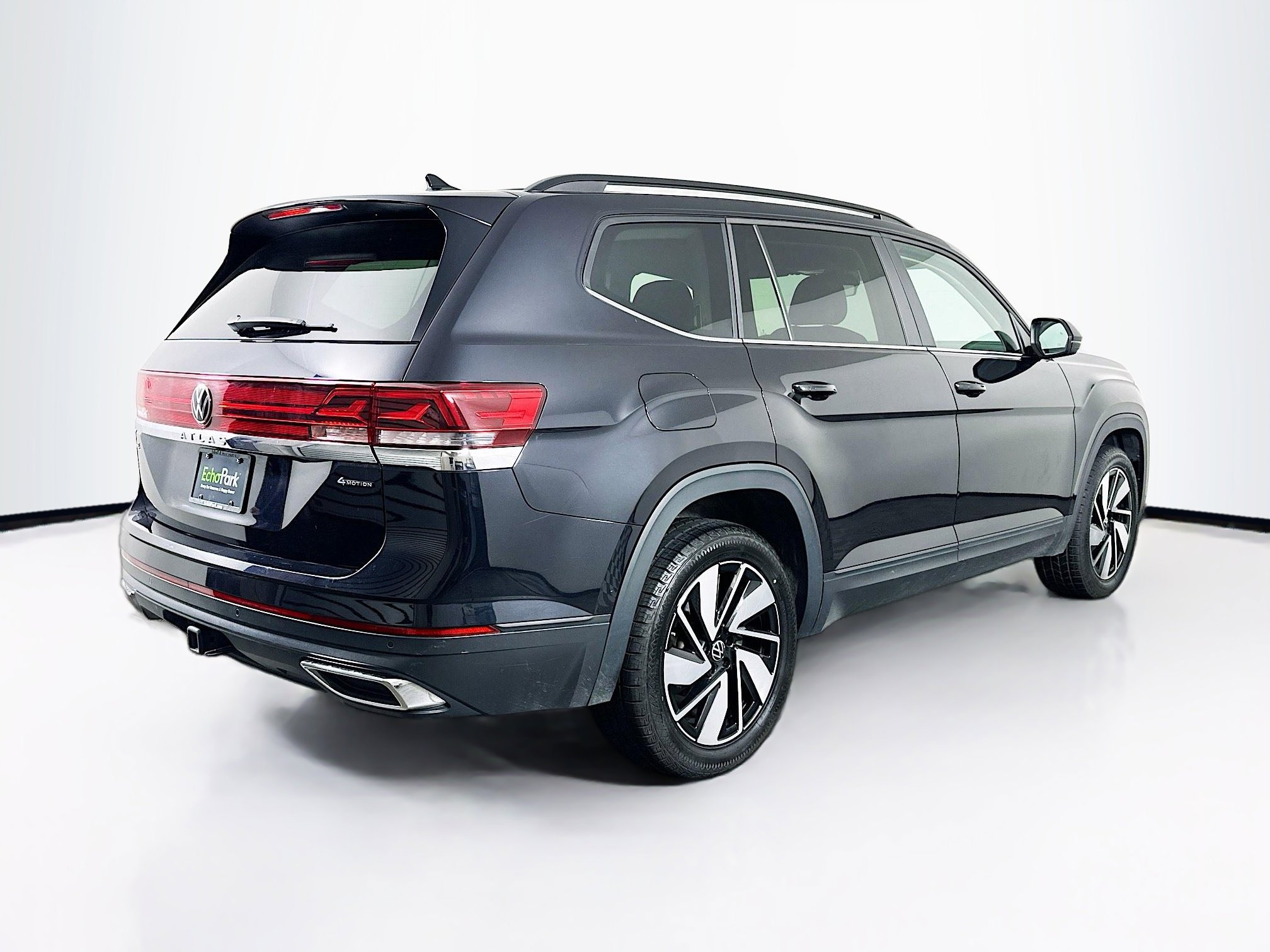 Used 2025 Volkswagen Atlas SE image 9
