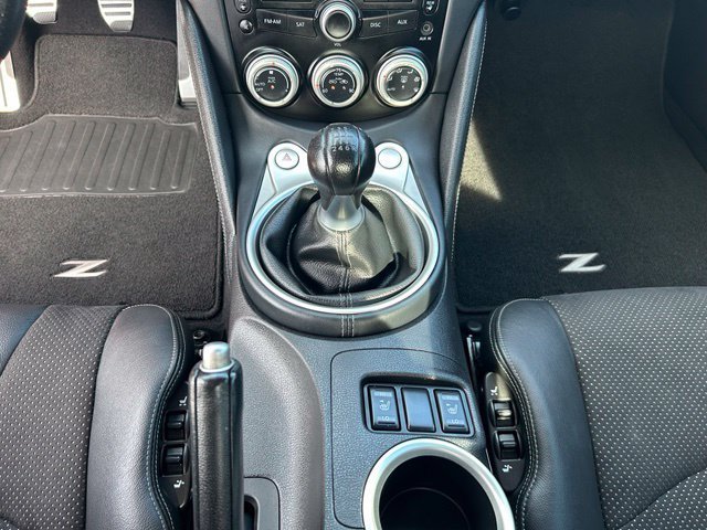 Used 2009 Nissan 370Z Touring RWD image 18