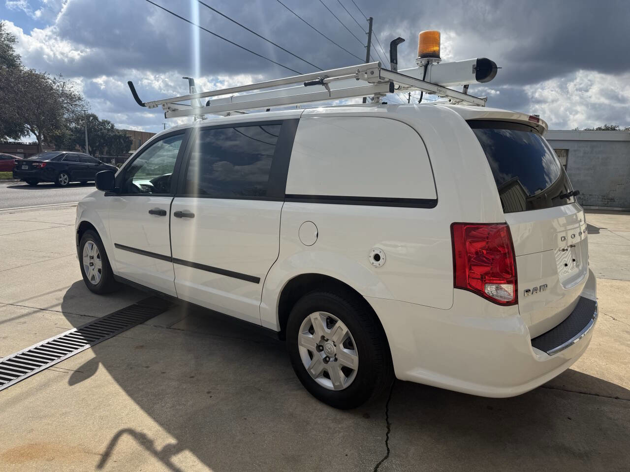 Used 2013 RAM C/V Tradesman image 3