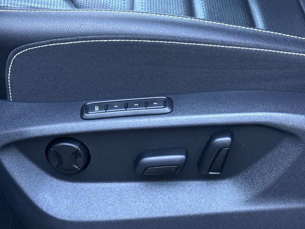 Used 2025 Volkswagen Atlas SEL AWD/4WD image 14