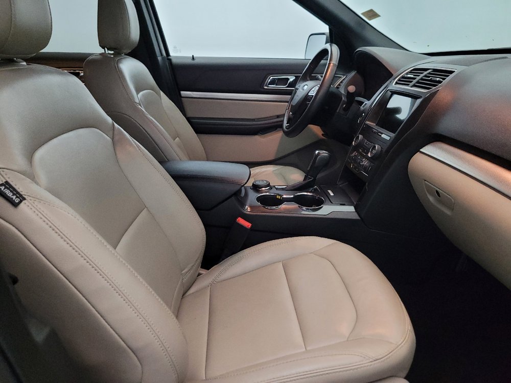Used 2018 Ford Explorer XLT w/ Equipment Group 202A image 21