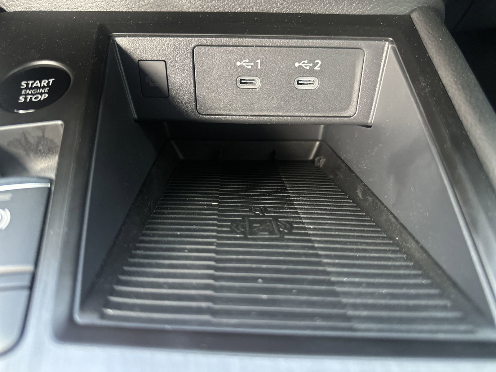 New 2025 Nissan Kicks SR image 8