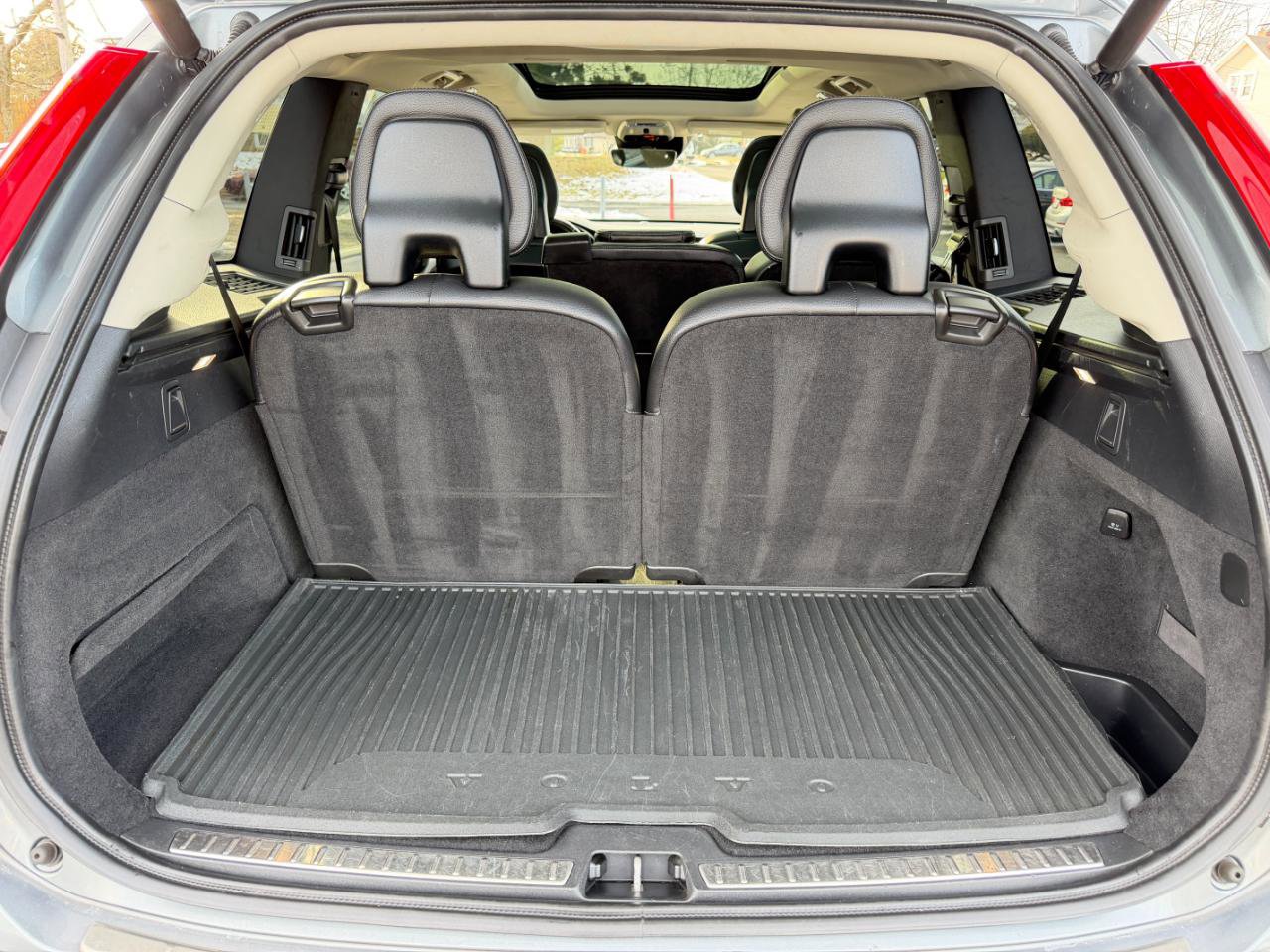 Used 2016 Volvo XC90 T6 Momentum w/ Momentum Plus Package AWD/4WD image 34