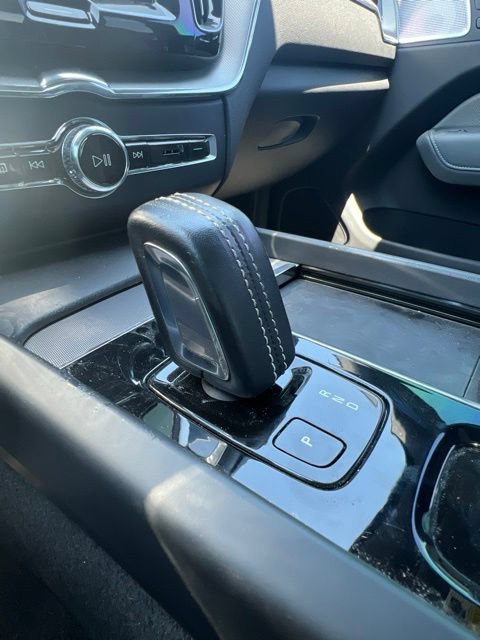 Used 2022 Volvo XC60 B6 R-Design AWD/4WD image 16