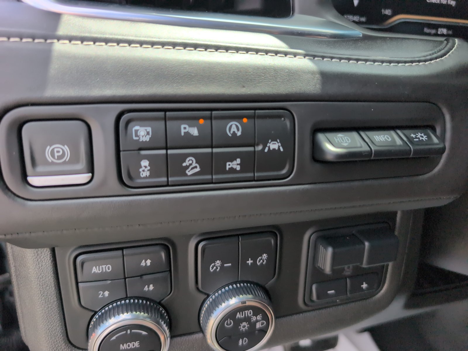 Used 2023 GMC Yukon Denali Ultimate AWD/4WD image 28