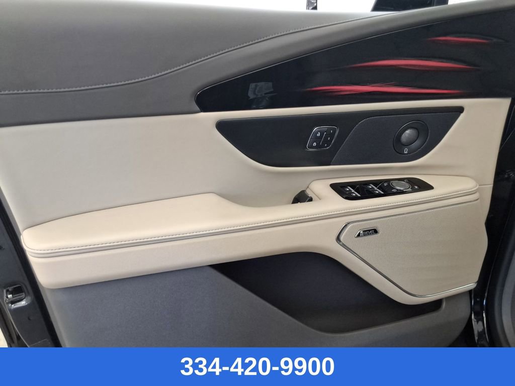 Used 2024 Lincoln Nautilus Reserve w/ Equipment Group 202A image 17