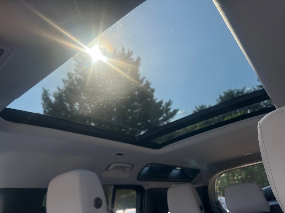 Used 2025 Land Rover Defender 110 S image 21