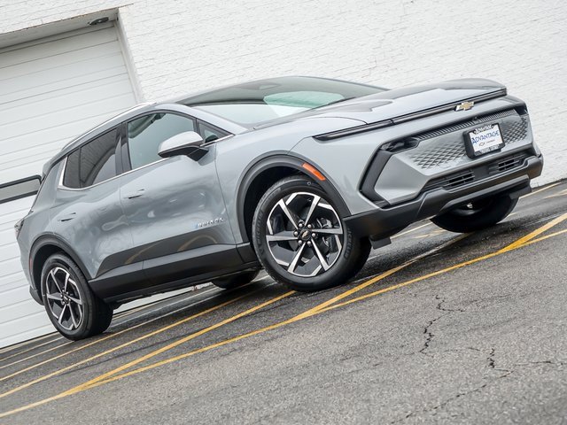 New 2026 Chevrolet Equinox EV LT image 3