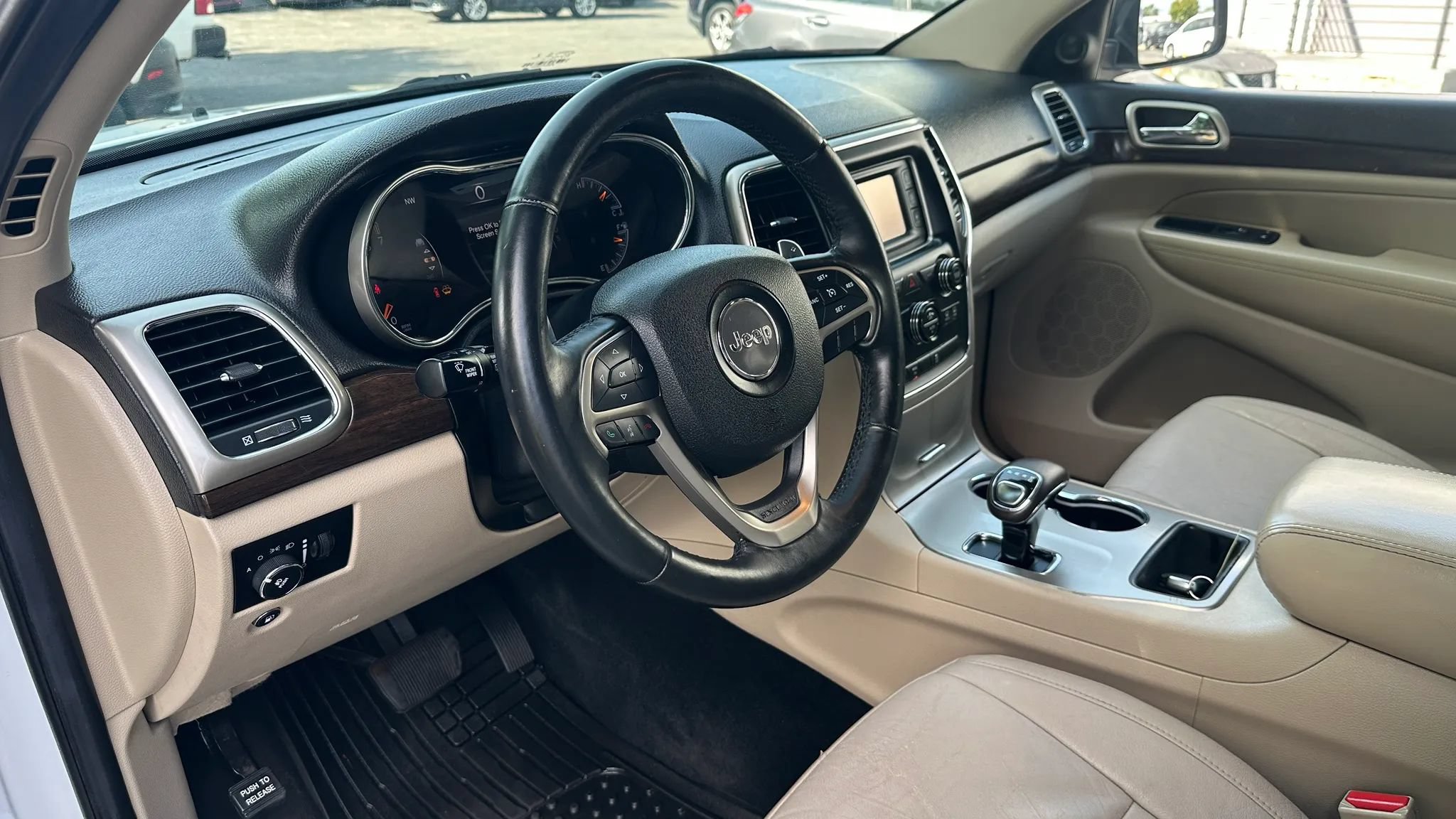 Used 2014 Jeep Grand Cherokee Laredo AWD/4WD image 13