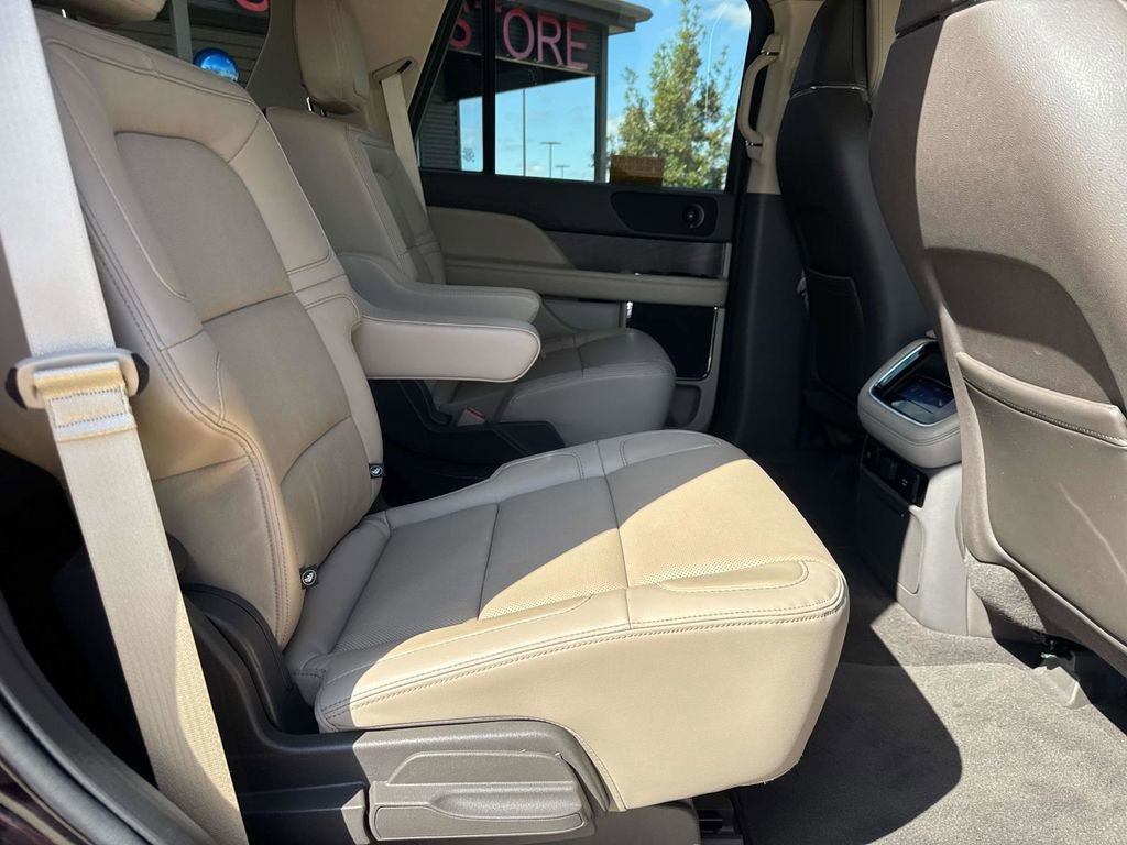 Certified 2024 Lincoln Navigator Reserve image 12