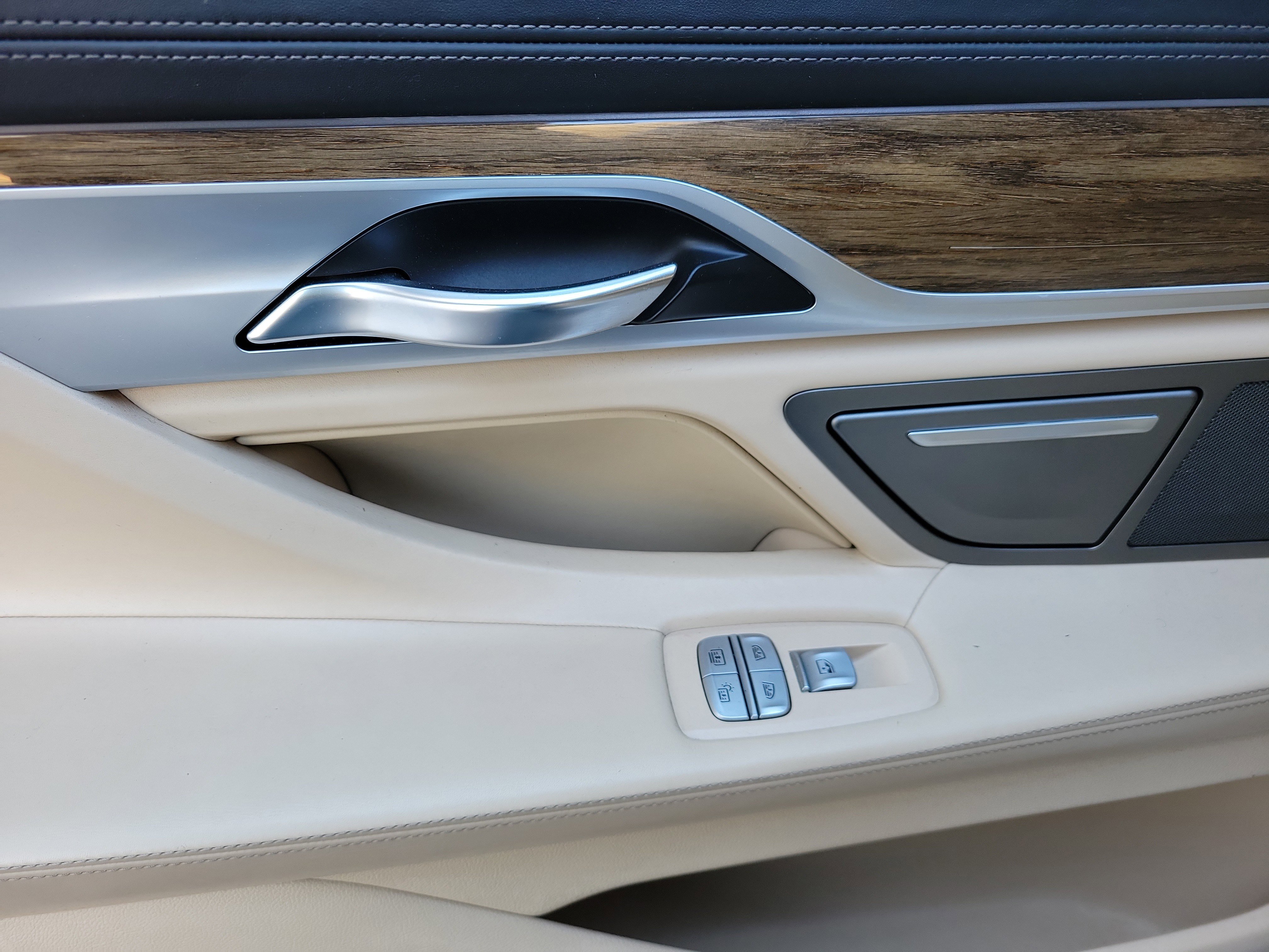 Used 2017 BMW 740i image 16