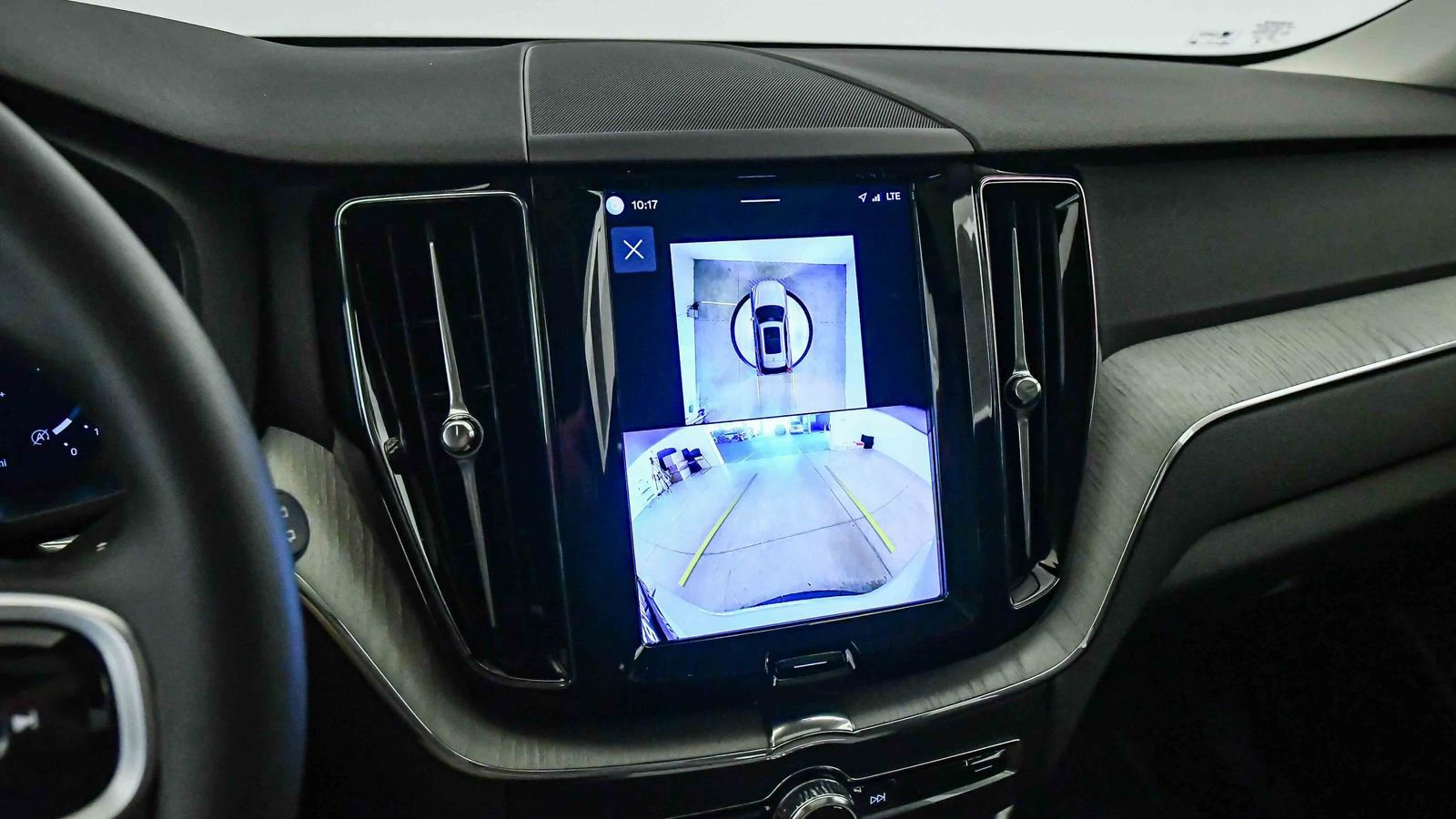 Certified 2025 Volvo XC60 B5 Plus image 21