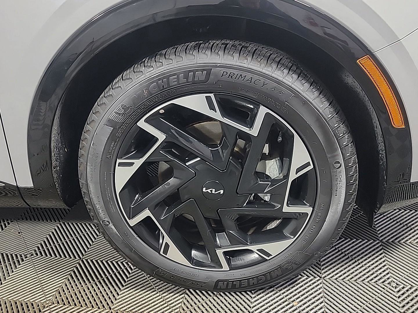 Used 2025 Kia Sportage SX image 3