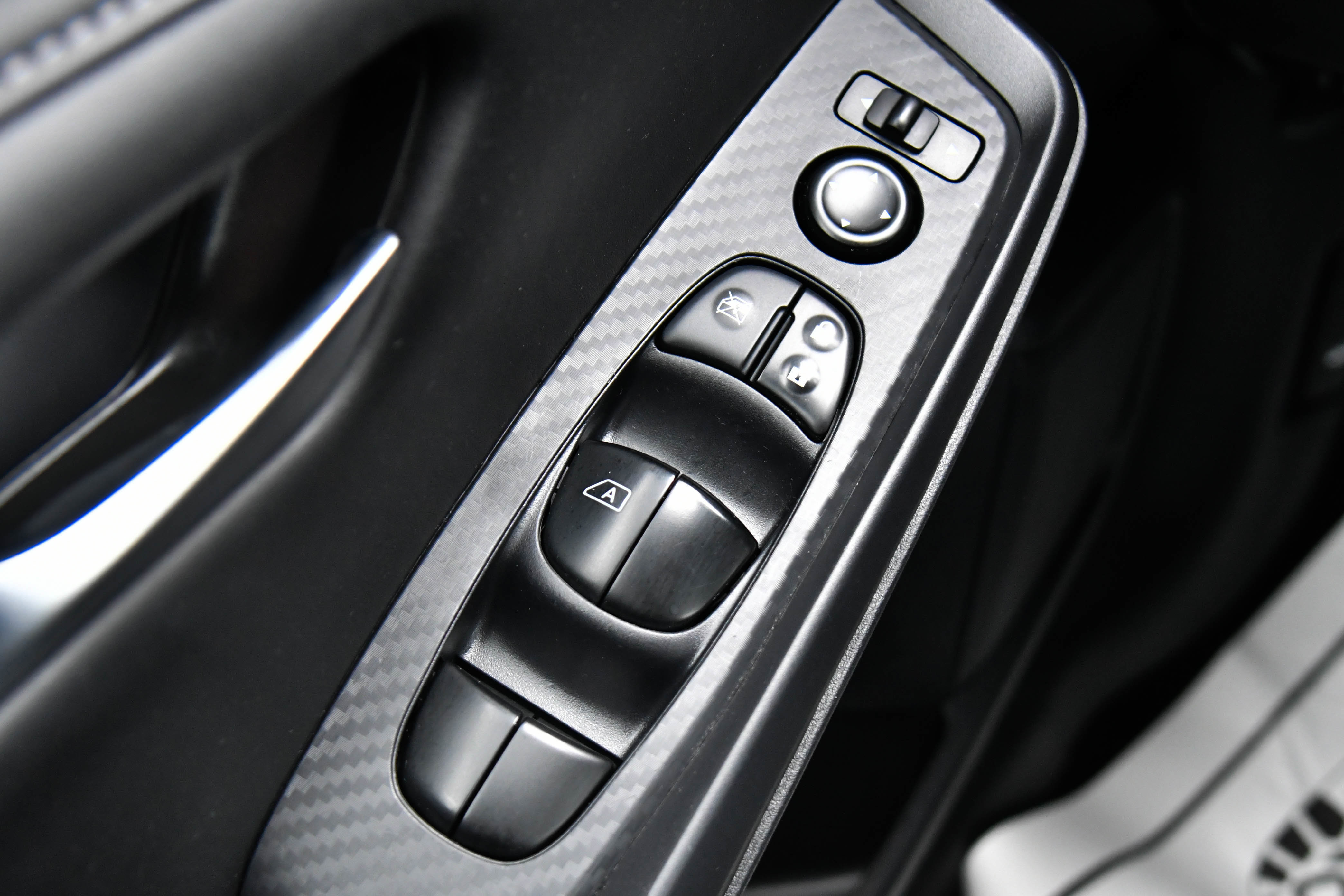 Used 2024 Nissan Sentra SV image 29