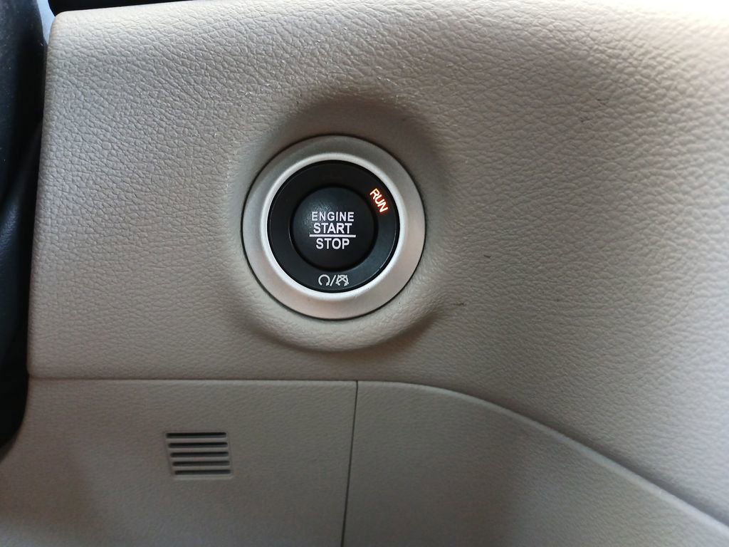 Used 2024 Chrysler Pacifica Touring-L FWD image 17