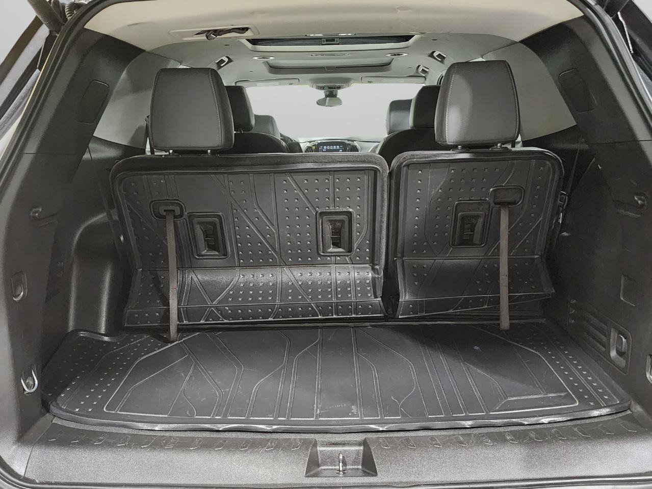 Used 2019 Chevrolet Traverse LT w/ LT Premium Package AWD/4WD image 37