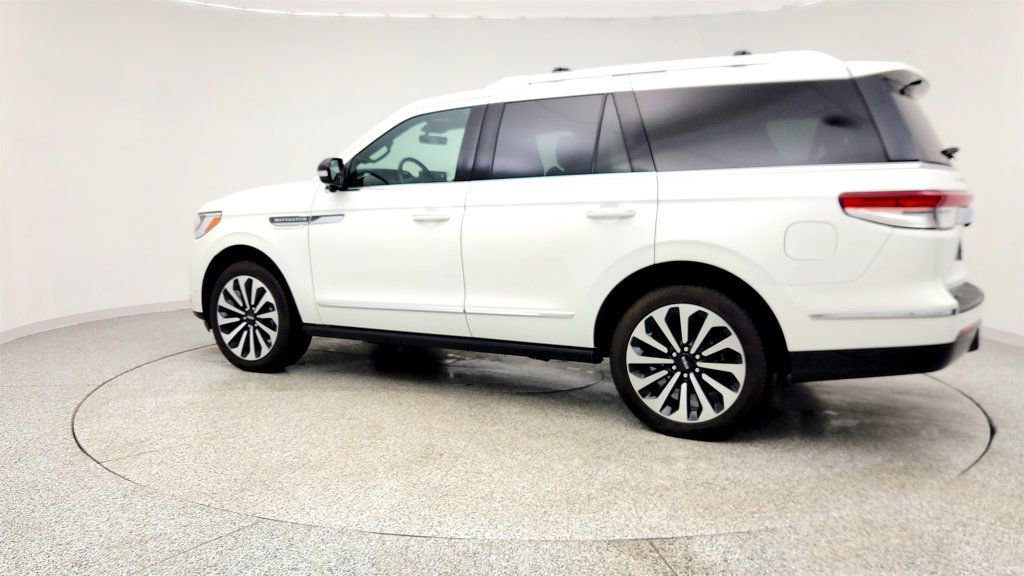 Used 2024 Lincoln Navigator Reserve AWD/4WD image 7