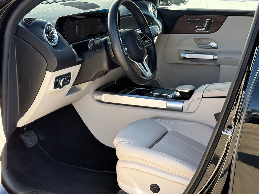 Used 2022 Mercedes-Benz GLB 250 w/ Premium Package Lite image 6