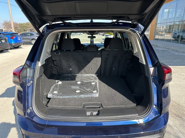 Used 2025 Nissan Rogue SV image 10