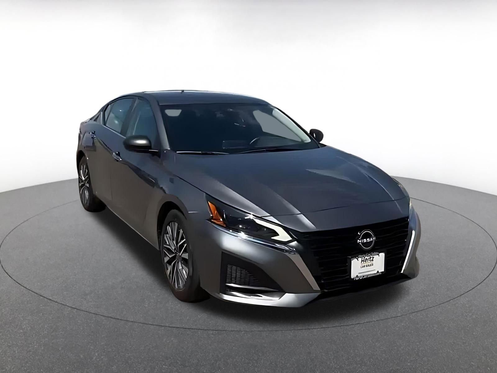 Used 2025 Nissan Altima 2.5 SV FWD image 3