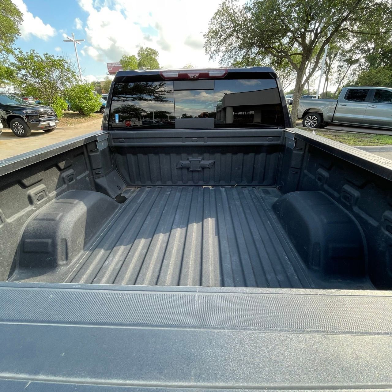 Used 2022 Chevrolet Silverado 1500 LTZ w/ LTZ Premium Package AWD/4WD image 26
