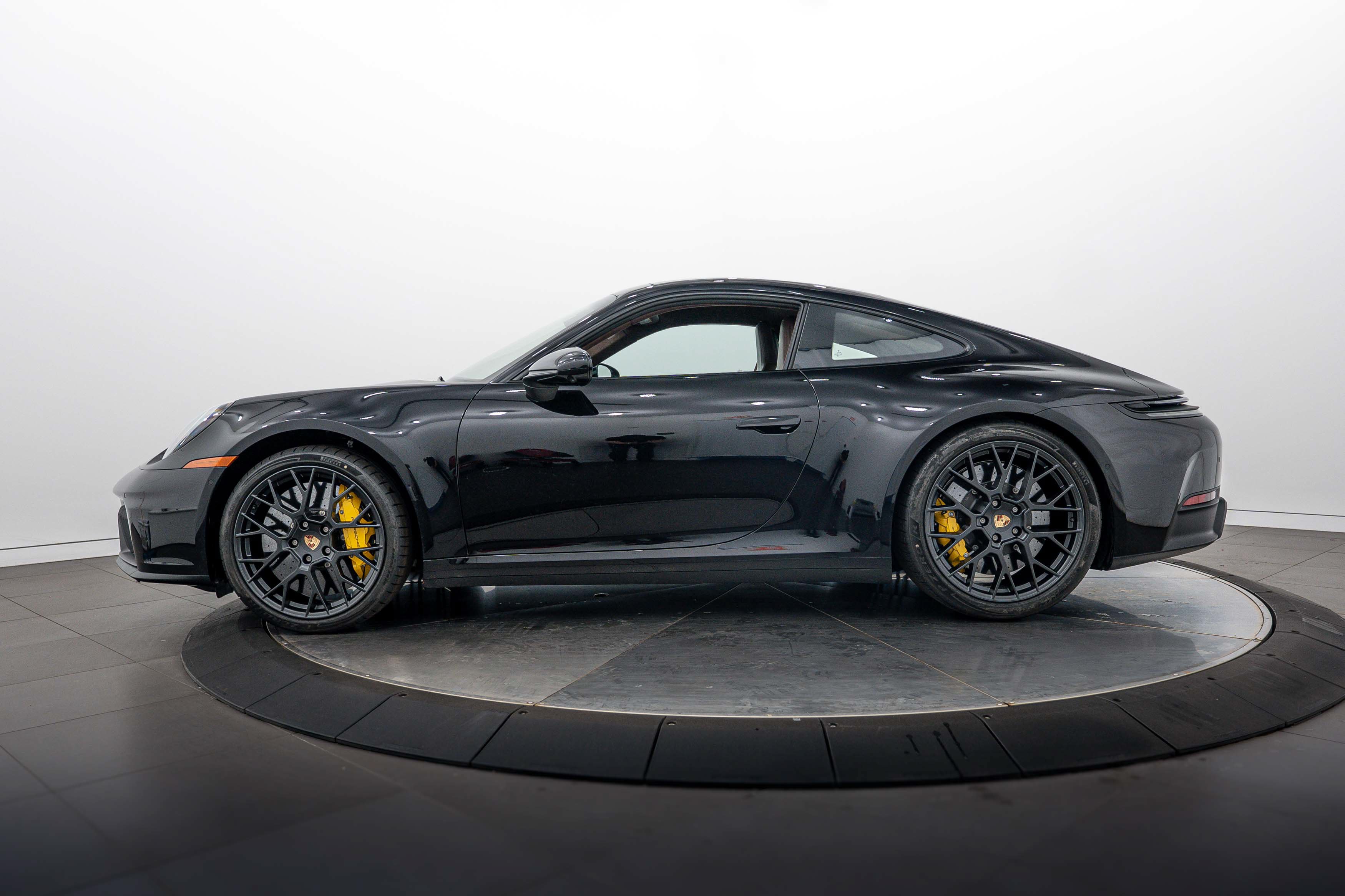 Certified 2025 Porsche 911 Carrera GTS RWD image 2