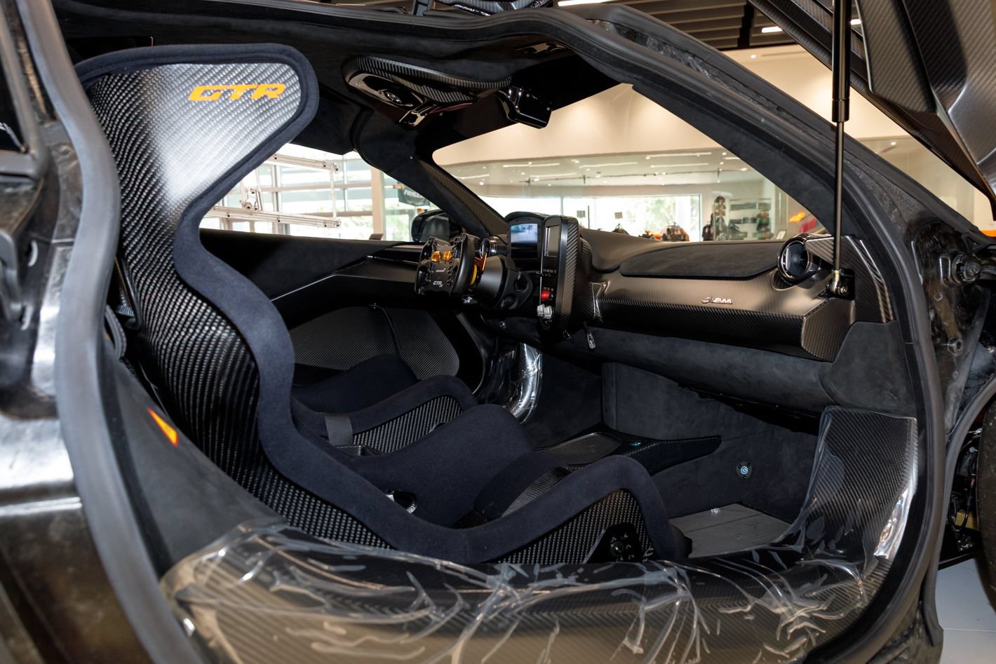 Used 2020 McLaren Senna RWD image 81