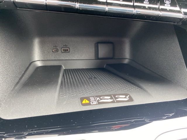 New 2026 Chevrolet Traverse RS w/ LPO, Floor Liner Package FWD image 26