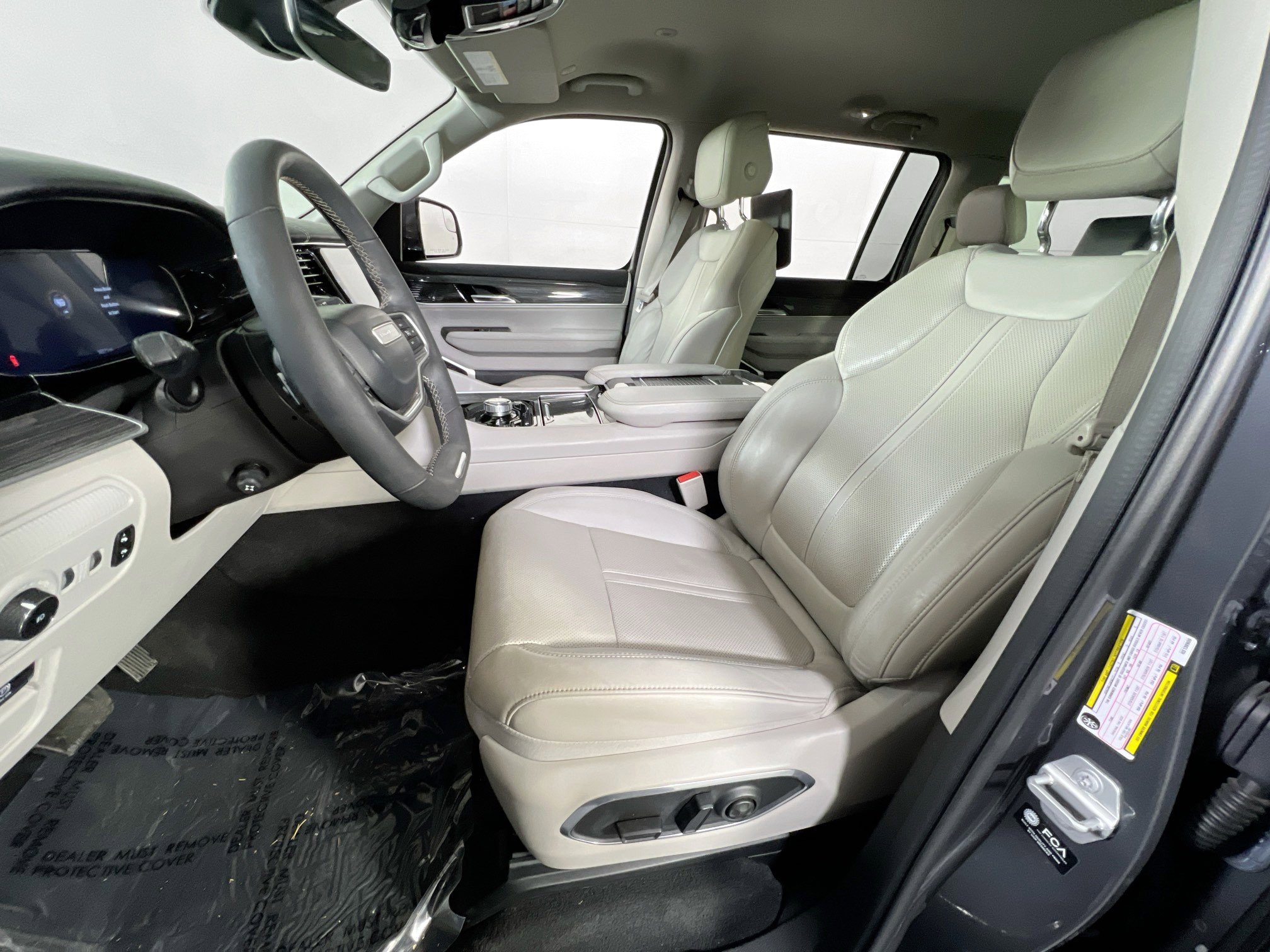 Used 2022 Jeep Wagoneer Series III w/ Rear Seat Video Group 1 image 21