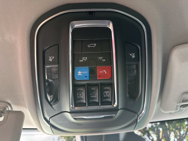 Used 2022 Jeep Grand Cherokee L Limited AWD/4WD image 23