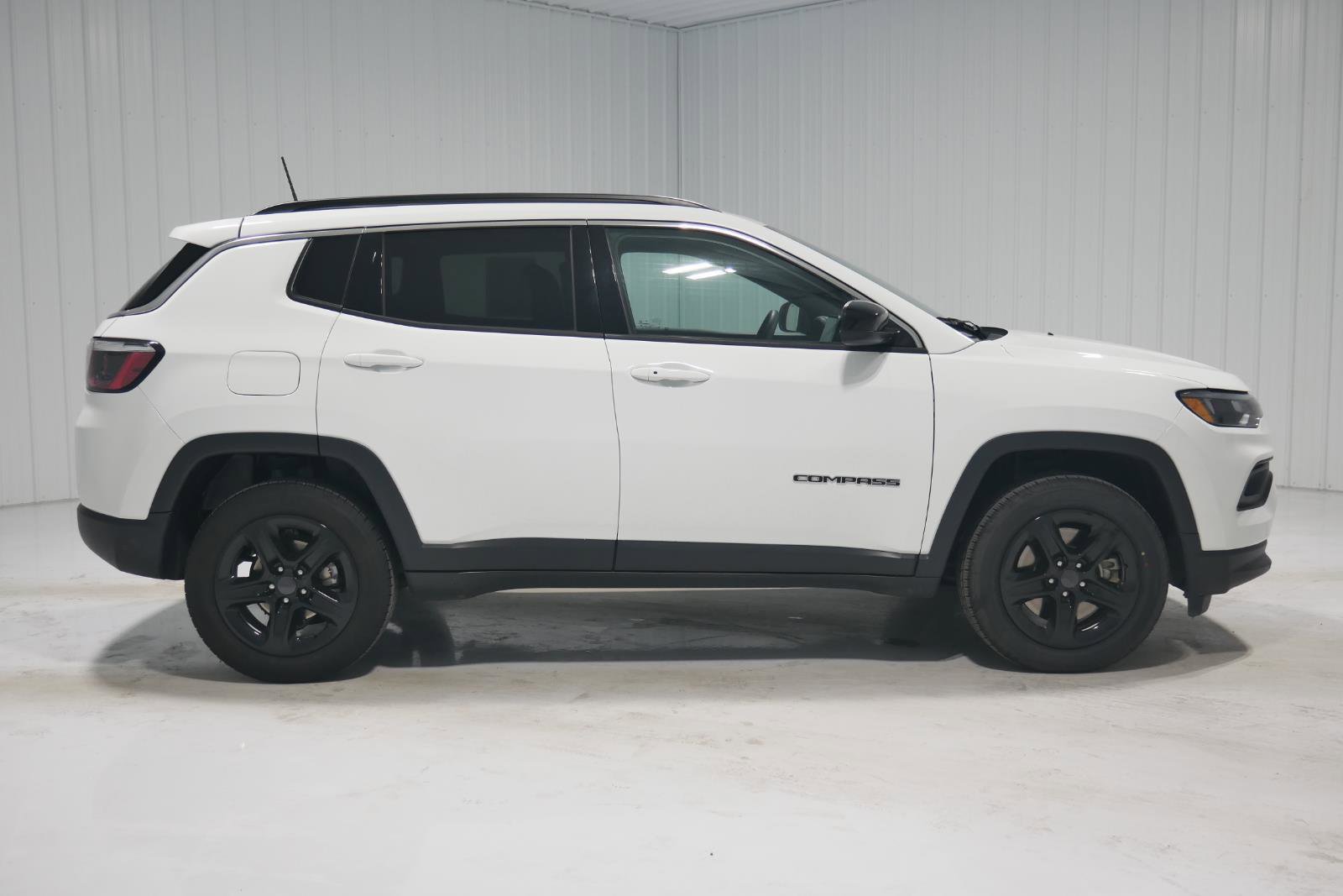 Used 2024 Jeep Compass Latitude image 4