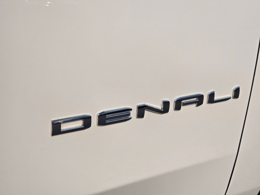 Used 2024 GMC Yukon Denali w/ Advanced Technology Package AWD/4WD image 35