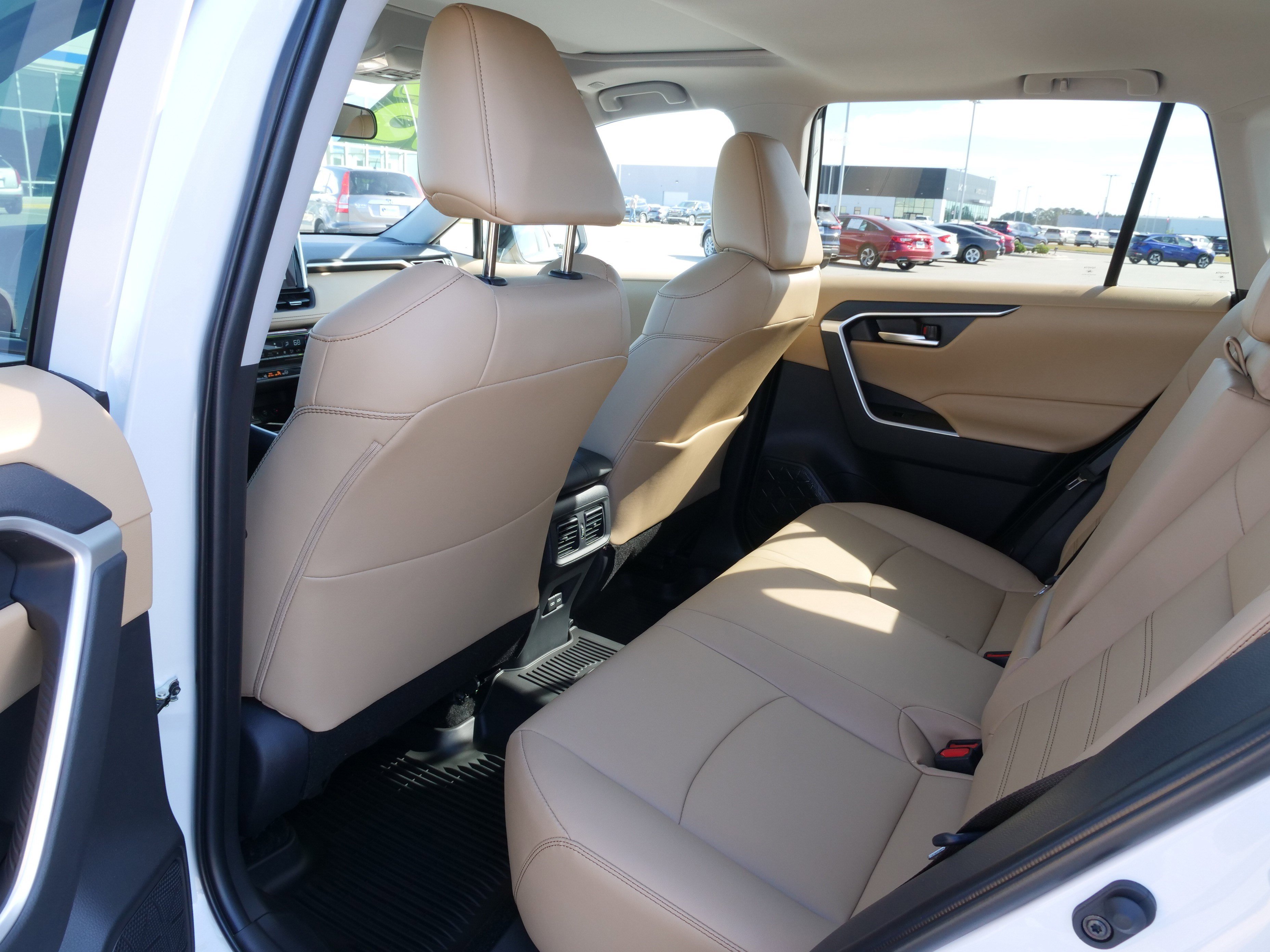 Used 2025 Toyota RAV4 XLE Premium image 15