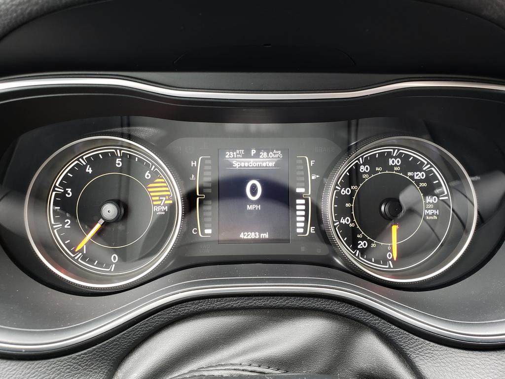 Used 2020 Jeep Cherokee Latitude w/ Cold Weather Group FWD image 26