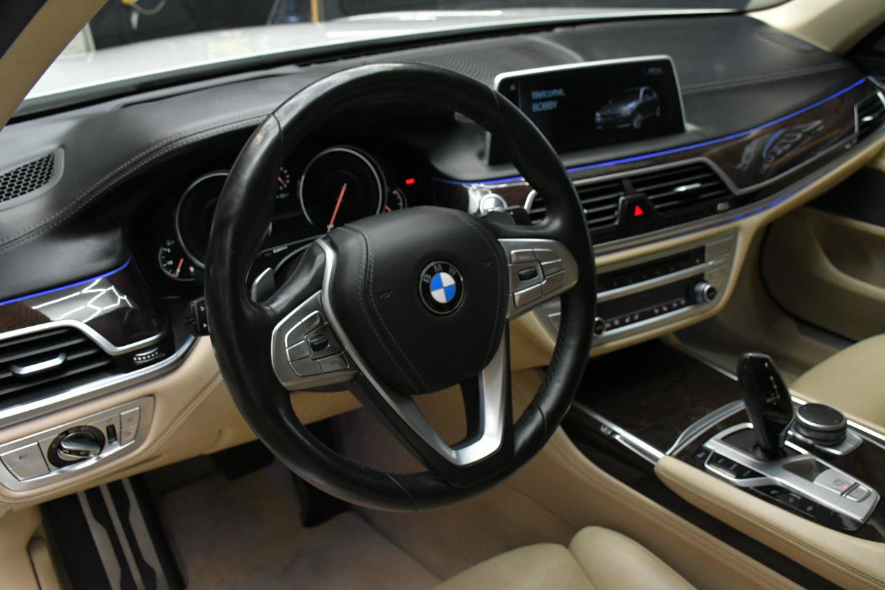 Used 2016 BMW 750i RWD image 23