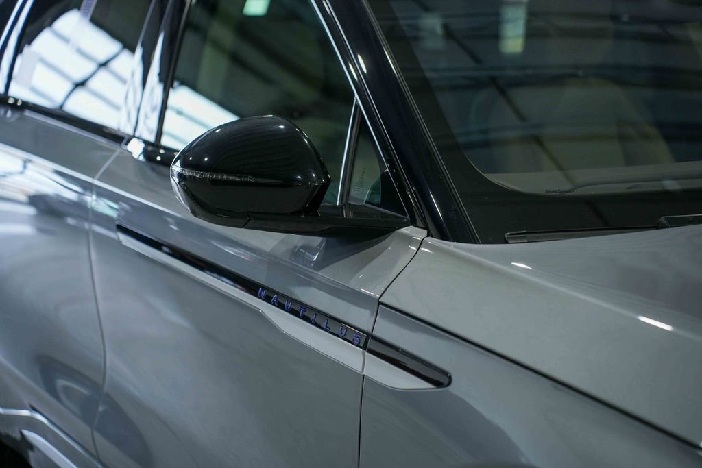 Used 2024 Lincoln Nautilus Reserve w/ Equipment Group 202A image 10