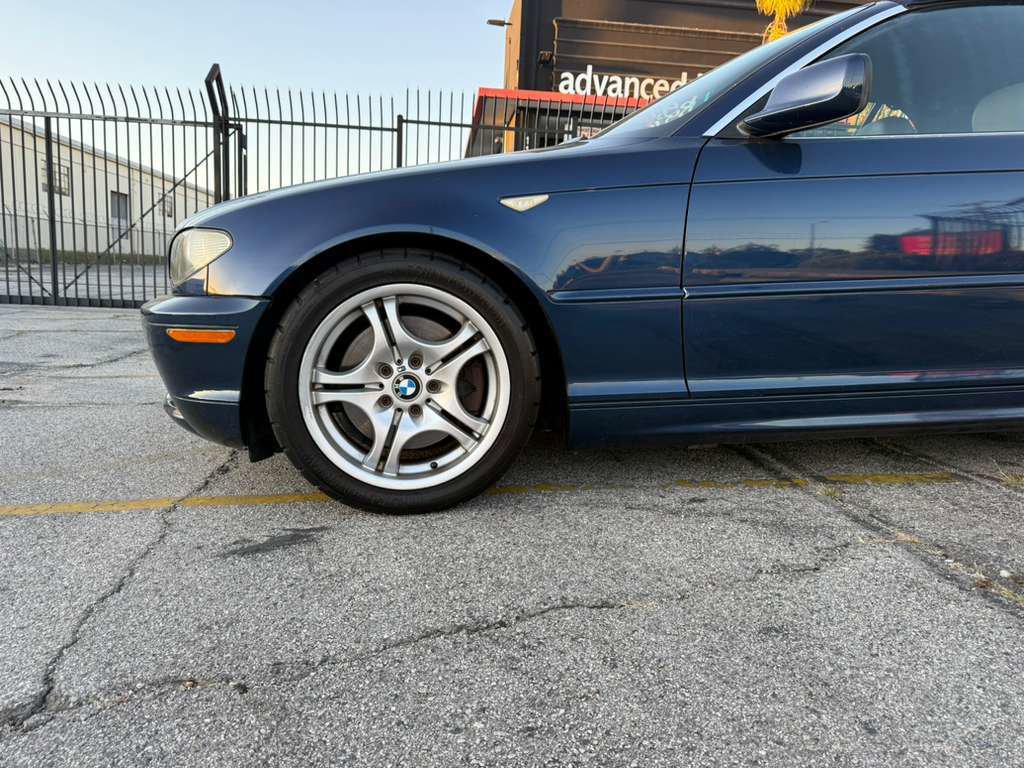 Used 2004 BMW 330Ci Convertible image 4