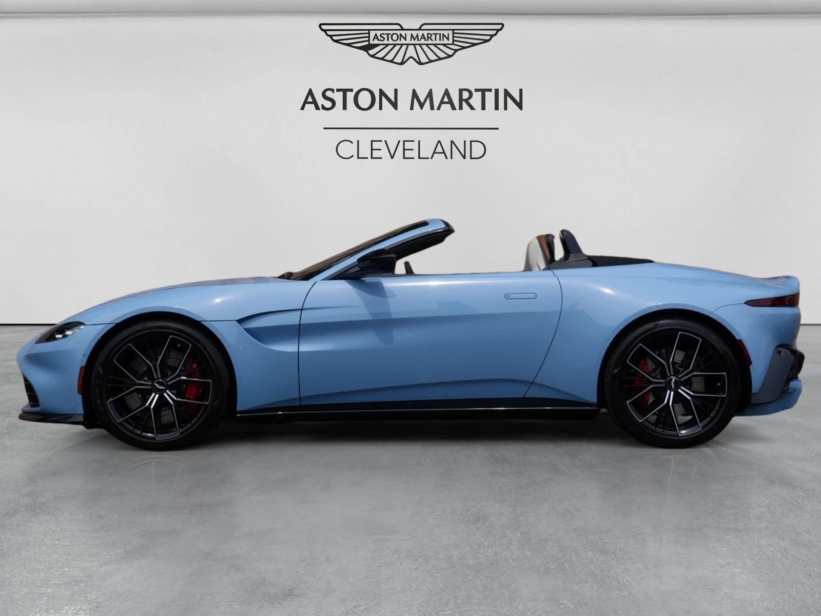 Used 2023 Aston Martin V8 Vantage Roadster RWD image 46